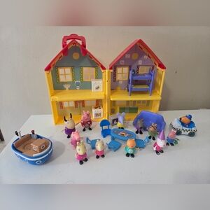 Peppa Pig Playhouse with Furniture and Figures
